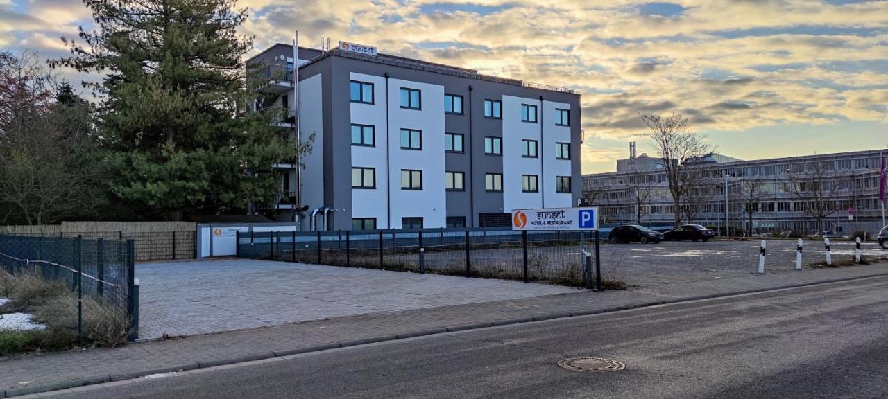 Sunset Hotel Kelsterbach Exteriör bild